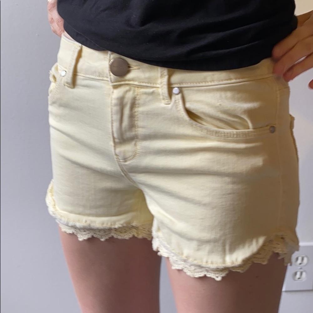 Pale yellow Tinsel jean shorts